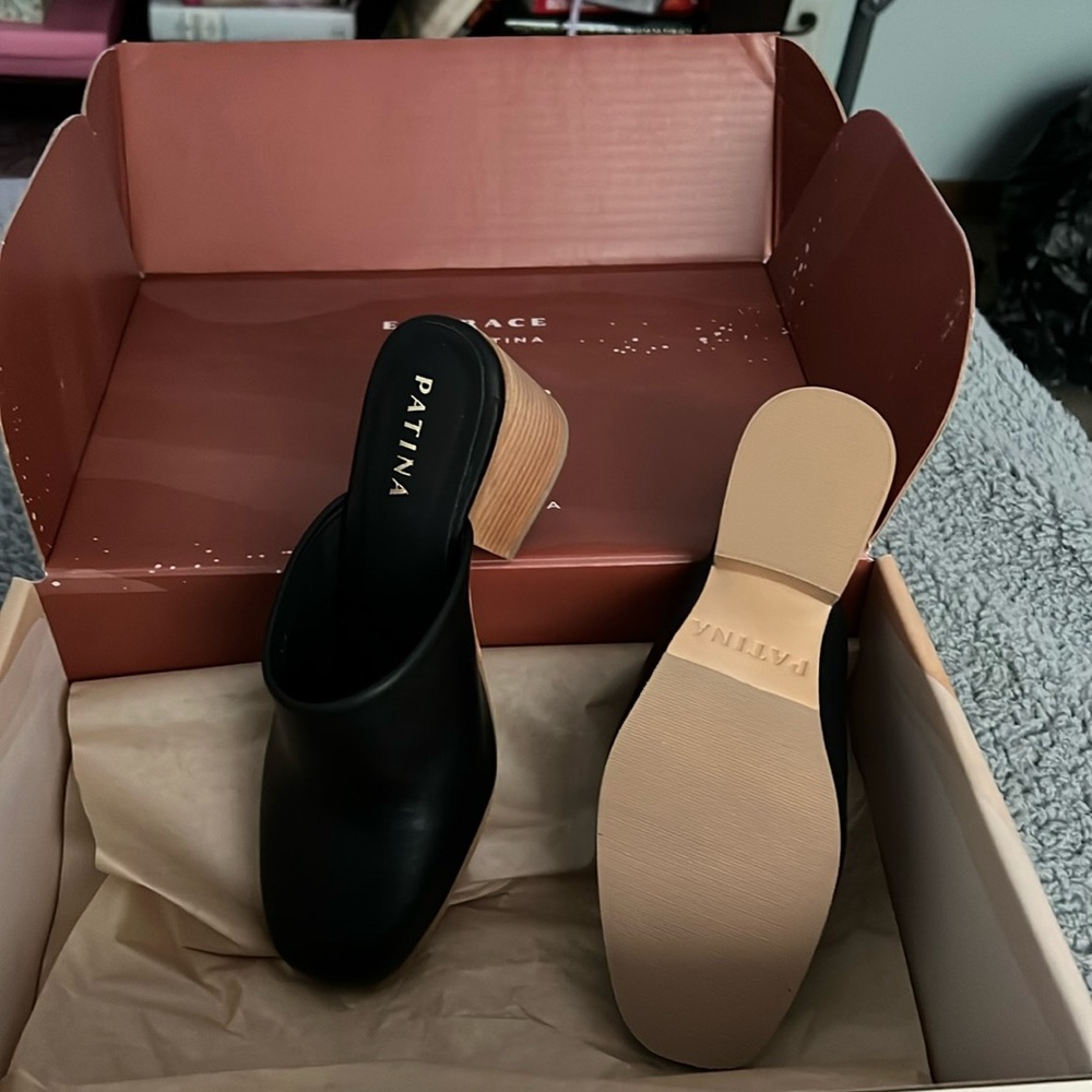 Patina closed toe heel